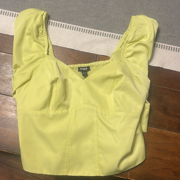 NWT women’s small yellow quarter sleeve summer top. - Picture 2 of 3
